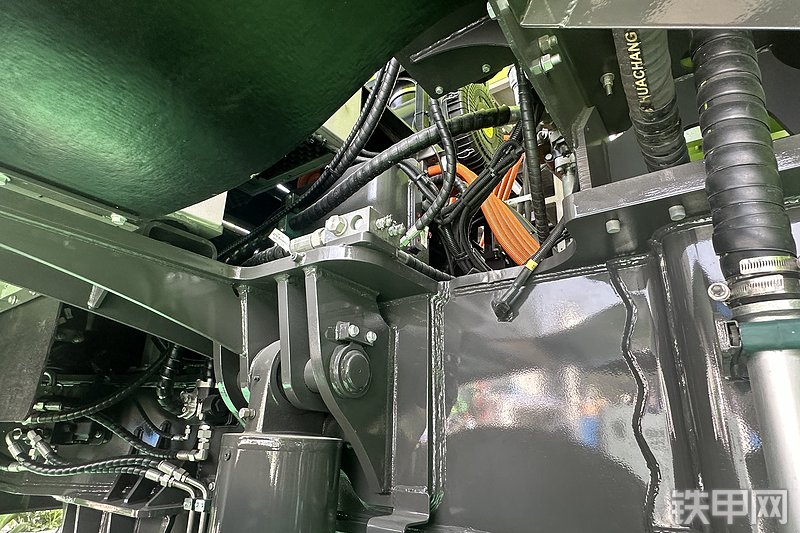 中联重科ZT160HEV非公路自卸车展会( )