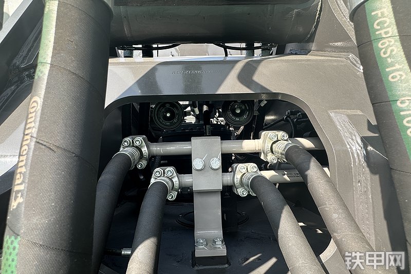 中联重科  ZE335G挖掘机展会( )