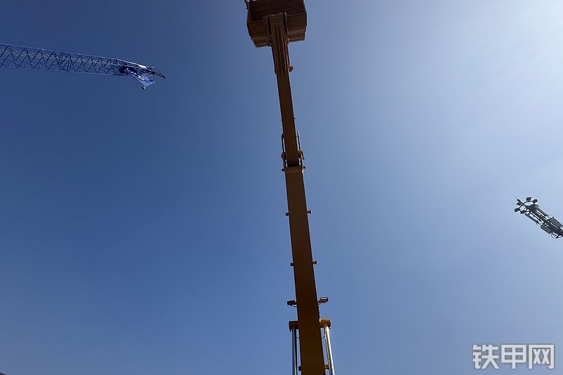 恒旺集团HW220-9挖掘机展会( )