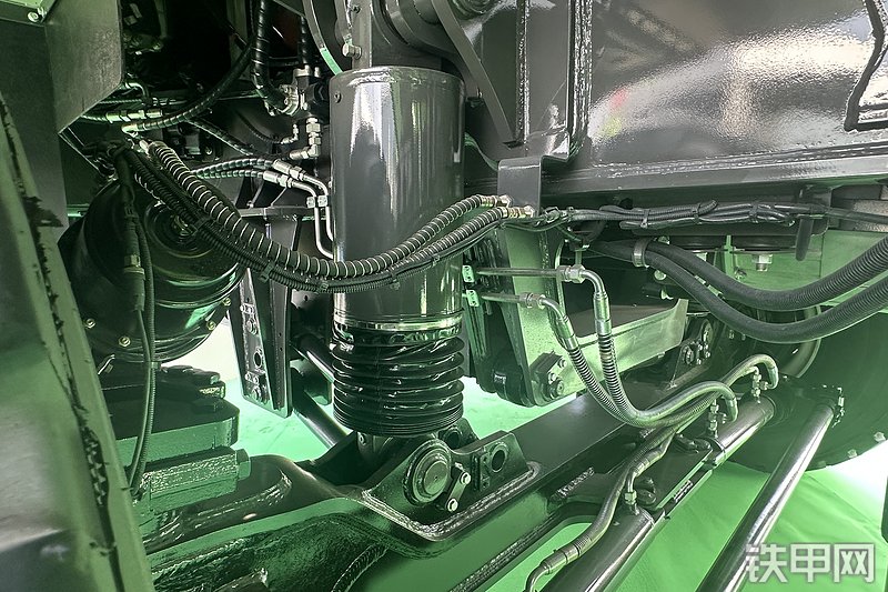 中联重科ZT160HEV非公路自卸车展会( )