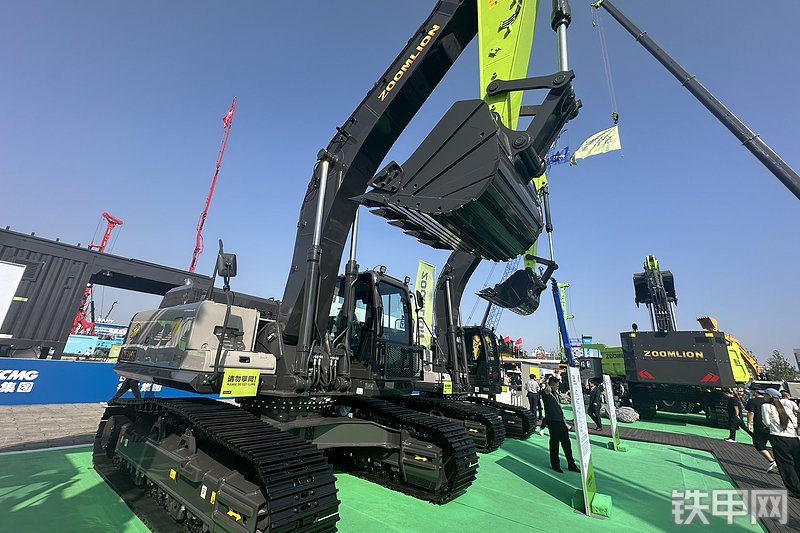 中联重科  ZE335G挖掘机展会( )