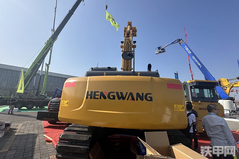 恒旺集团HW220-9挖掘机展会( )