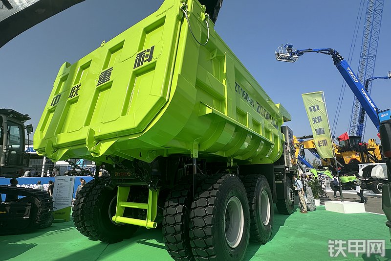 中联重科ZT160HEV非公路自卸车展会( )