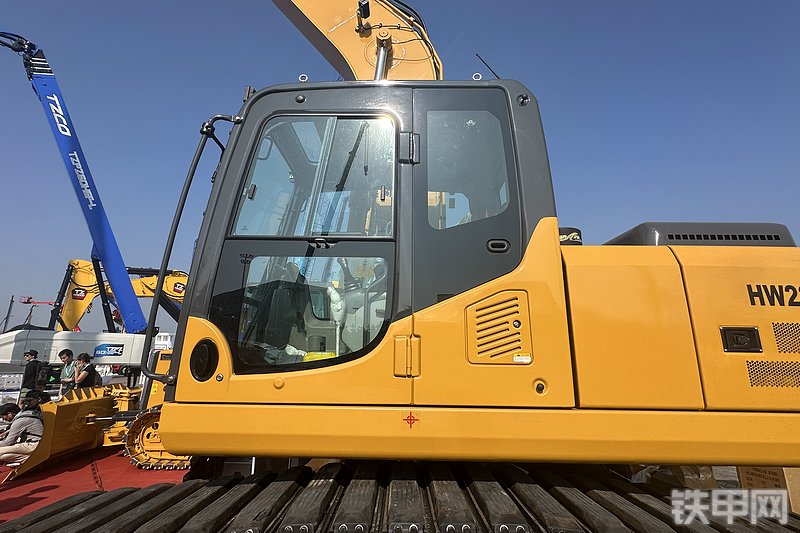 恒旺集团HW220-9挖掘机展会( )