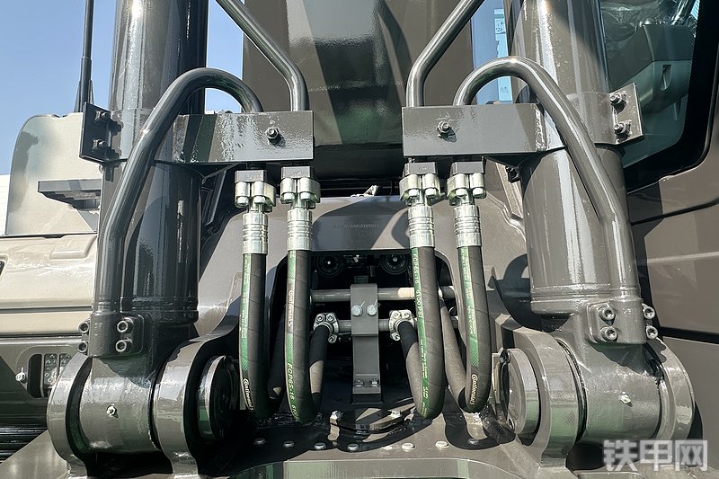 中联重科  ZE335G挖掘机展会( )