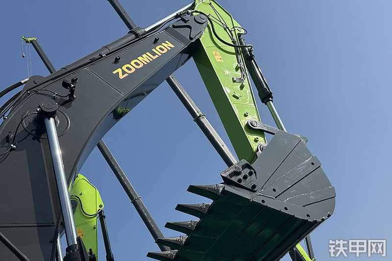 中联重科  ZE335G挖掘机展会( )