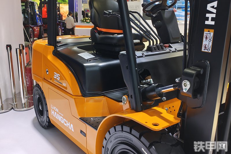 杭叉CPD35-XEY2HA-SI叉车整机外观