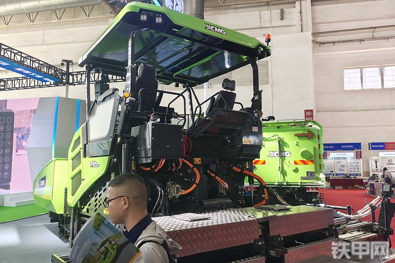 徐工RP905HEV沥青摊铺机展会( )