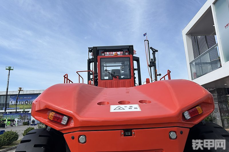 合力G255T叉车局部