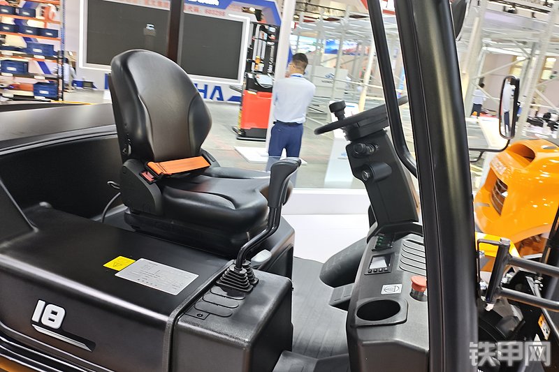 杭叉CPD100-XEY2-SI叉车局部