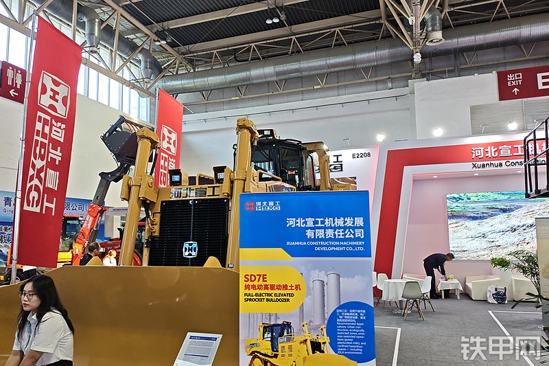 宣工SD10推土机局部