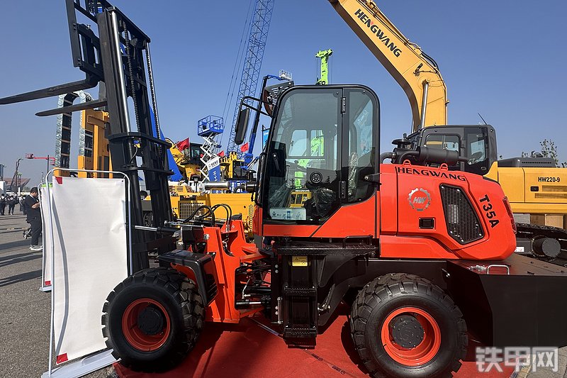 恒旺集团HW-T35A叉车整机外观