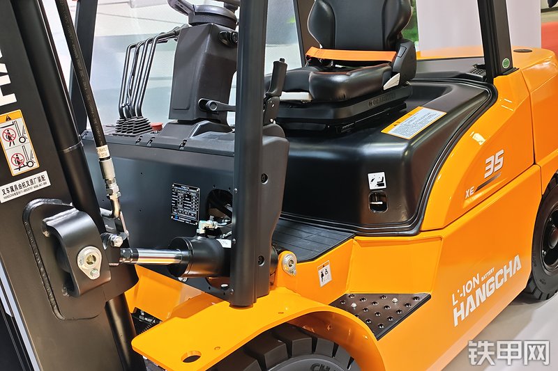 杭叉CPD35-XEY2HA-SI叉车整机外观