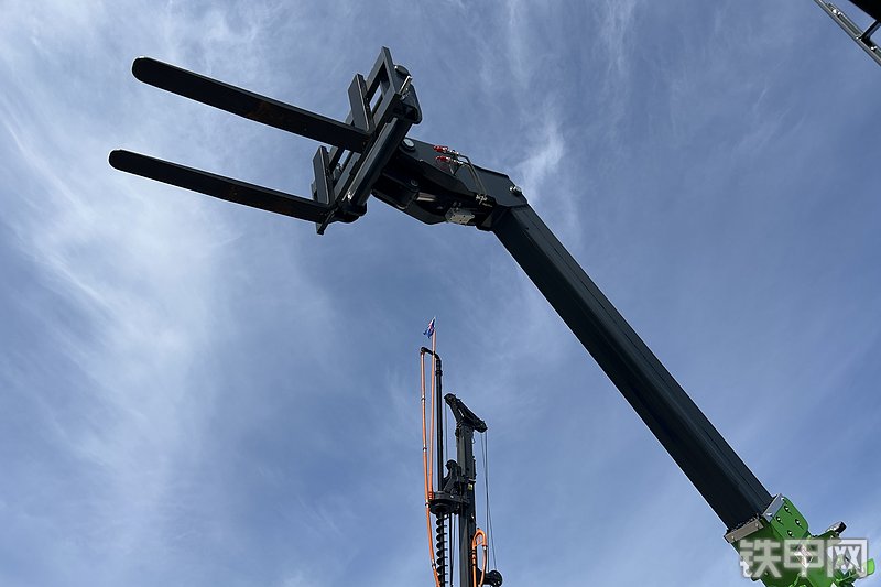 合力G2.5叉车局部