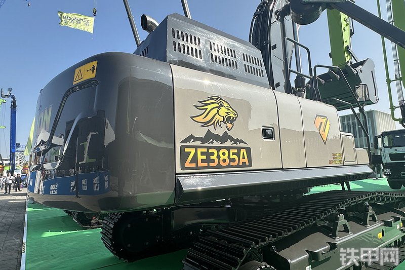中联重科ZE385A挖掘机展会( )
