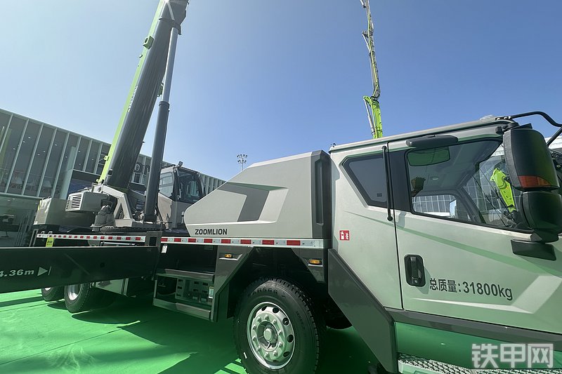 中联重科ZTC250V562-2起重机展会( )