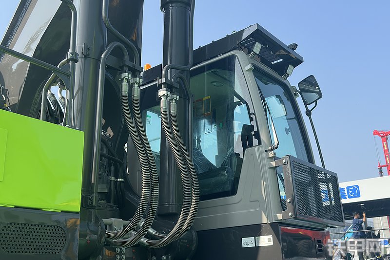 中联重科ZE1050GH挖掘机展会( )