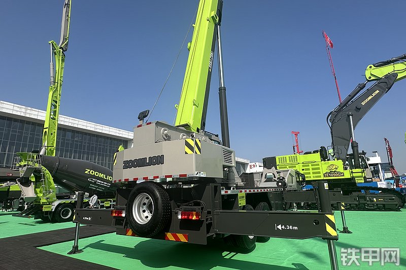 中联重科ZTC250V562-2起重机整机外观