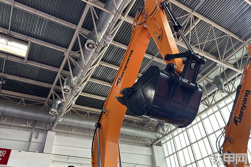 詹阳重工JYL621H-NE挖掘机展会( )