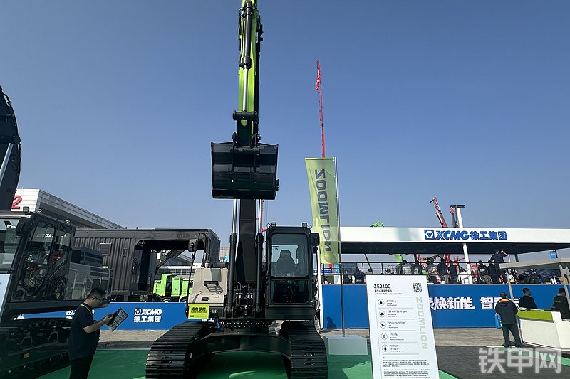 中联重科ZE210G挖掘机展会( )