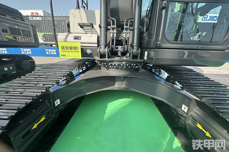 中联重科ZE210G挖掘机展会( )