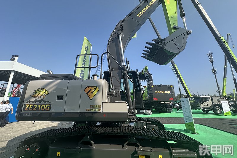 中联重科ZE210G挖掘机整机外观