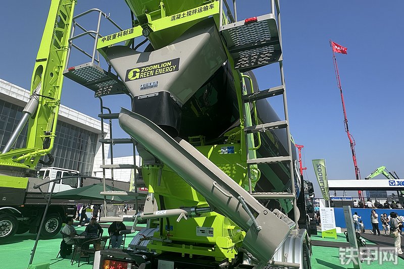 中联重科ZLJ5310GJBLBEV1-8FD搅拌运输车展会( )
