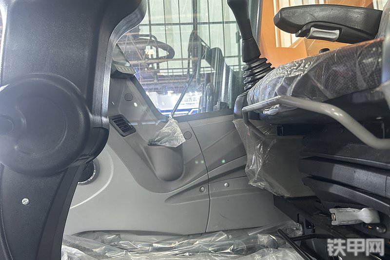 詹阳重工JYL621H-NE挖掘机展会( )