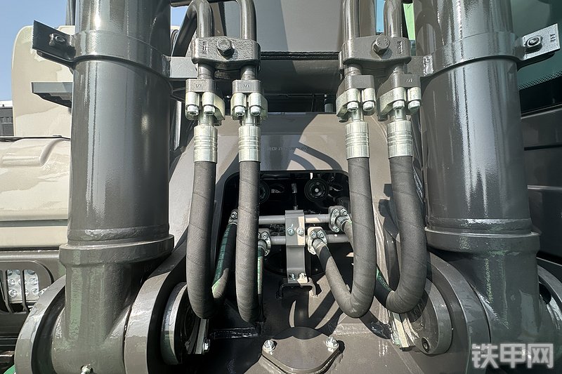 中联重科ZE210G挖掘机展会( )