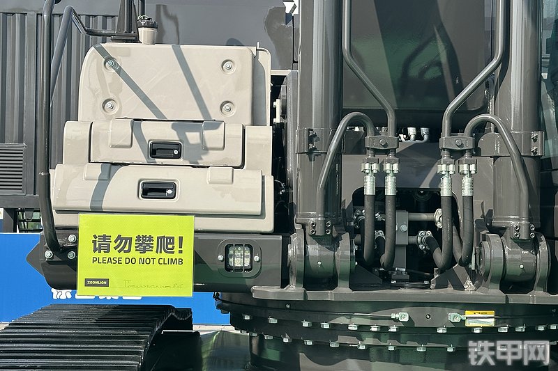 中联重科ZE385A挖掘机展会( )