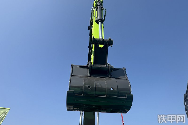 中联重科ZE385A挖掘机展会( )