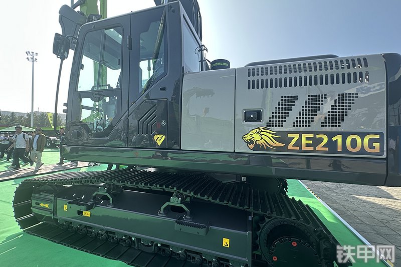 中联重科ZE210G挖掘机展会( )