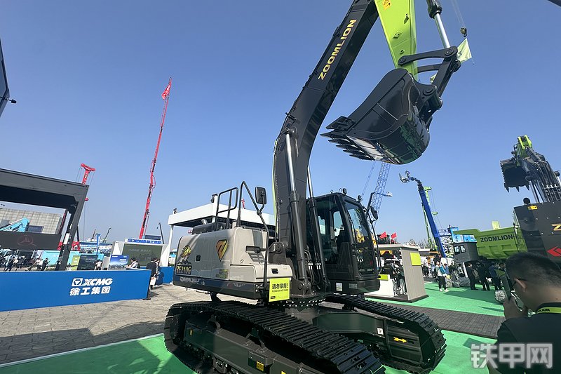 中联重科ZE210G挖掘机整机外观