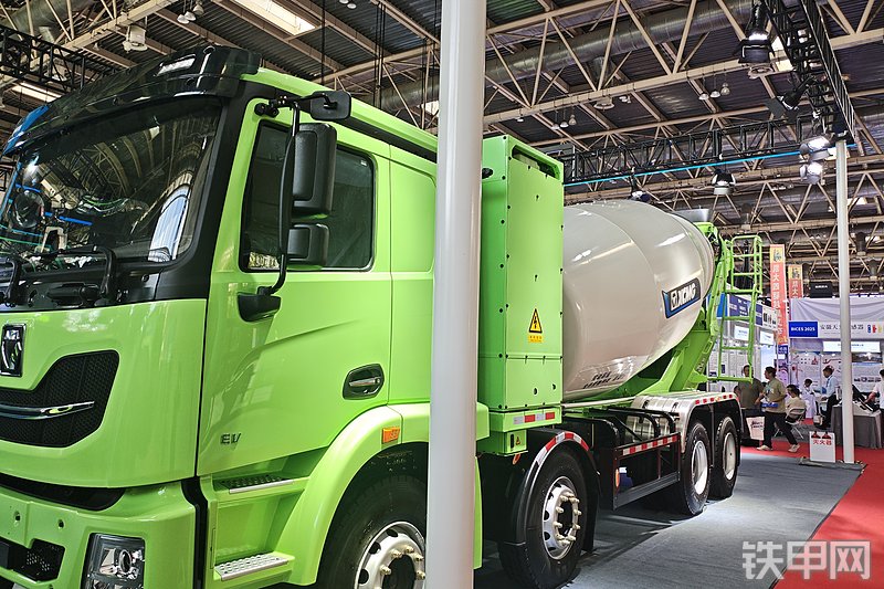 徐工G4804BIIVE搅拌运输车整机外观