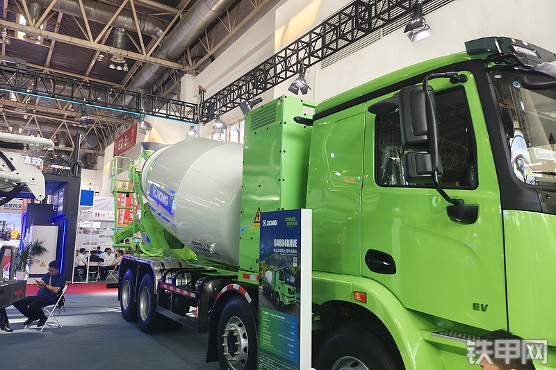 徐工G4804BIIVE搅拌运输车整机外观