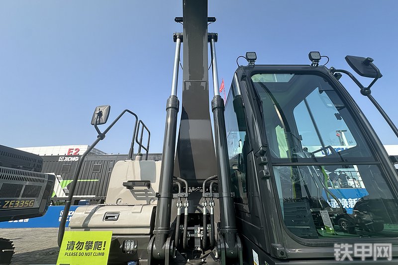 中联重科ZE210G挖掘机展会( )