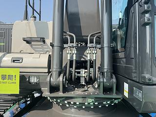 中联重科ZE210G挖掘机展会( )