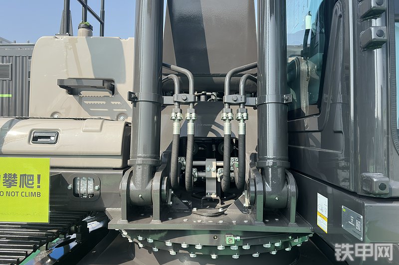 中联重科ZE210G挖掘机展会( )