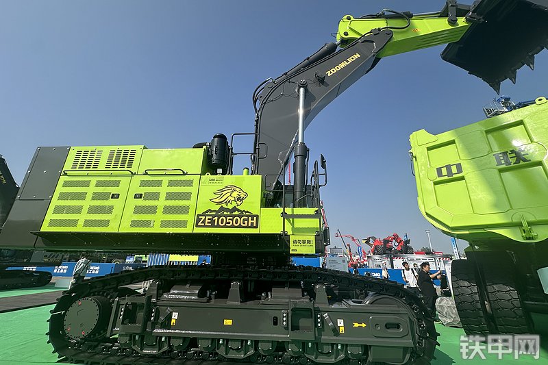 中联重科ZE1050GH挖掘机展会( )