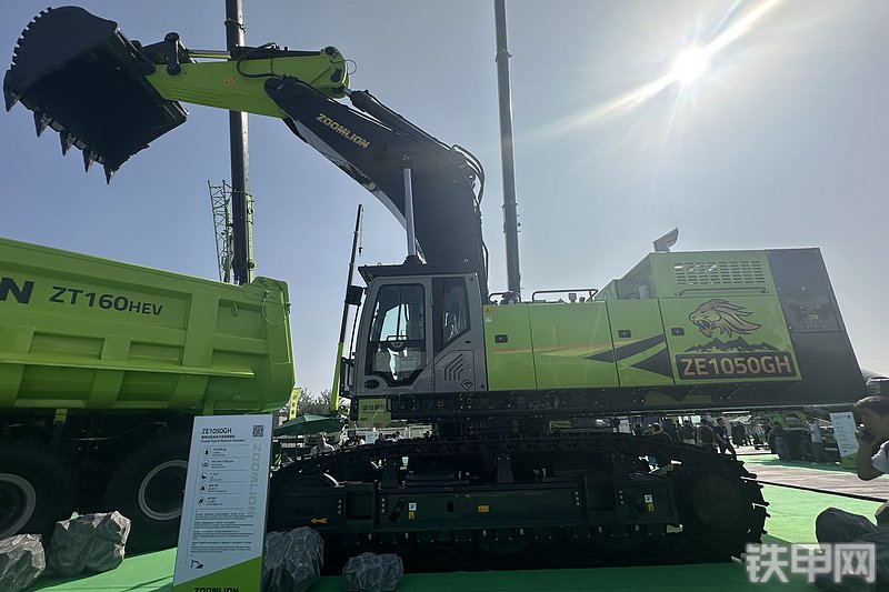 中联重科ZE1050GH挖掘机展会( )