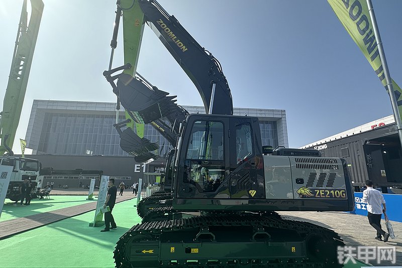 中联重科ZE210G履带式挖掘机