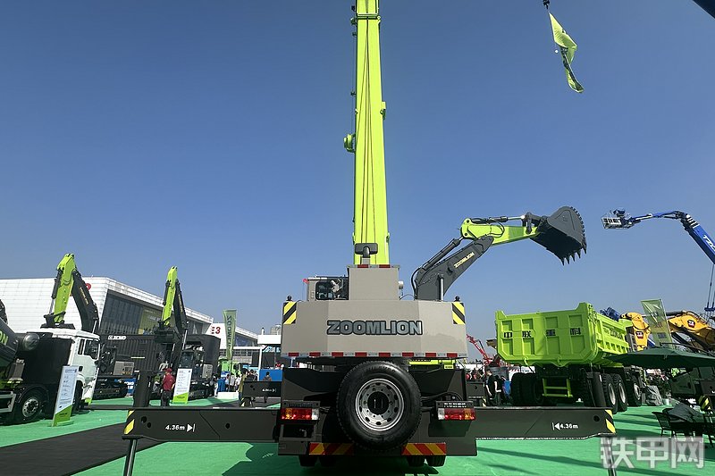 中联重科ZTC250V562-2起重机展会( )