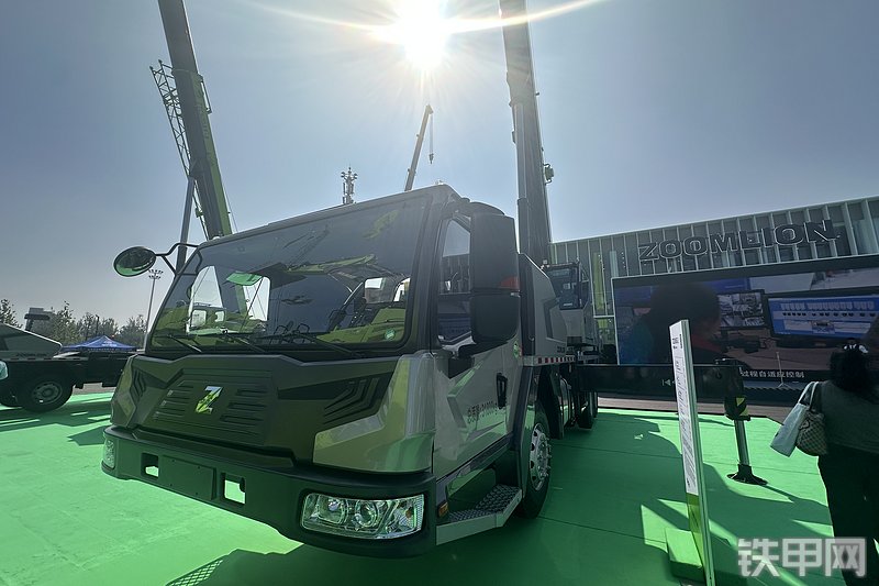 中联重科ZTC250V562-2起重机展会( )