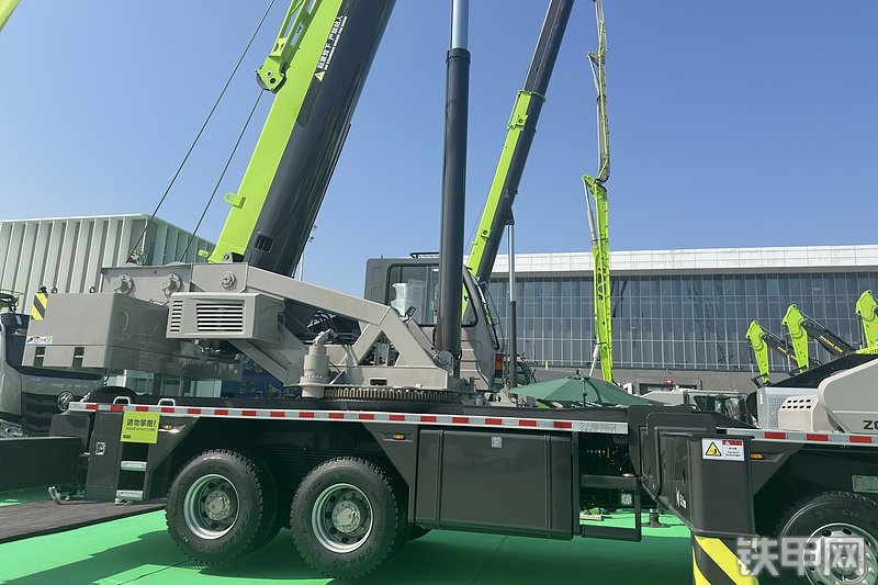 中联重科ZTC500A562-3起重机展会( )