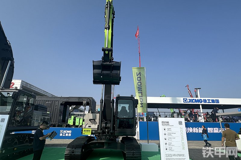 中联重科ZE210G挖掘机展会( )