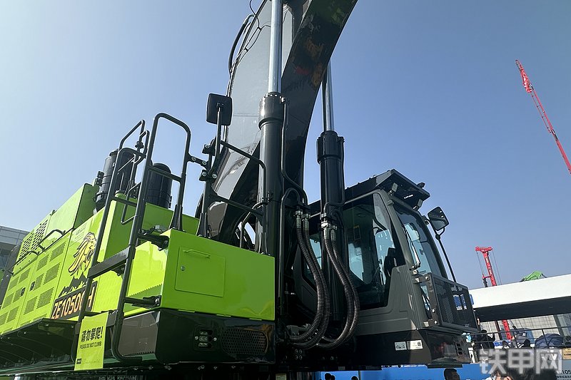 中联重科ZE1050GH挖掘机展会( )