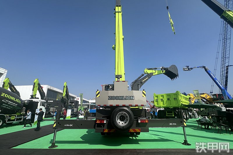 中联重科ZTC250V562-2起重机展会( )