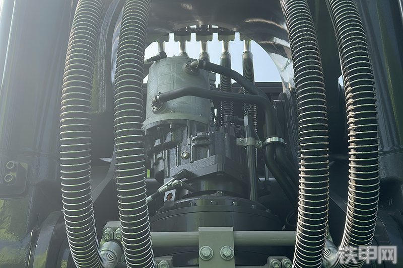 中联重科ZE1050GH挖掘机展会( )