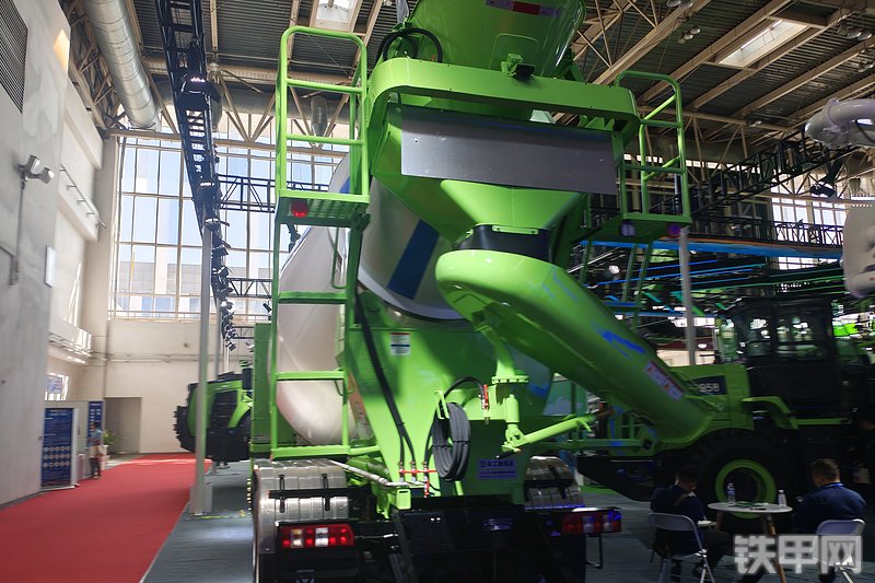 徐工G4804BIIVE搅拌运输车整机外观