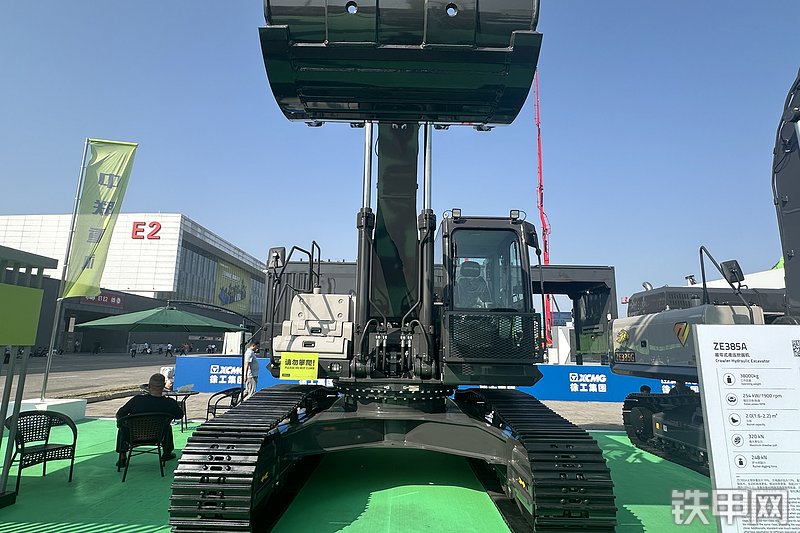中联重科ZE385A挖掘机展会( )